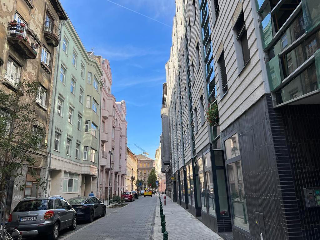 Palace Quarter 1 Peaceful Modern Central Top Floor Apartment Budapest Exterior foto